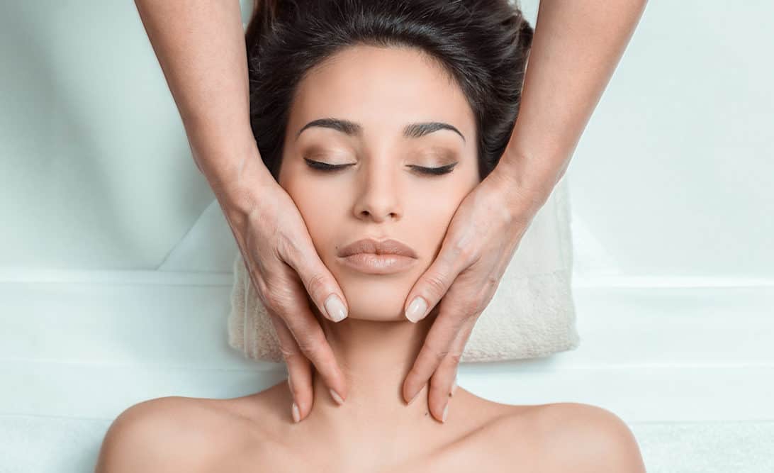 Massaggio facciale: antirughe e rilassante. Tutti i benefici per il viso