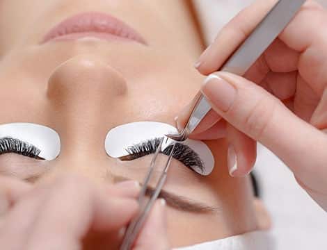 Extension ciglia applicate